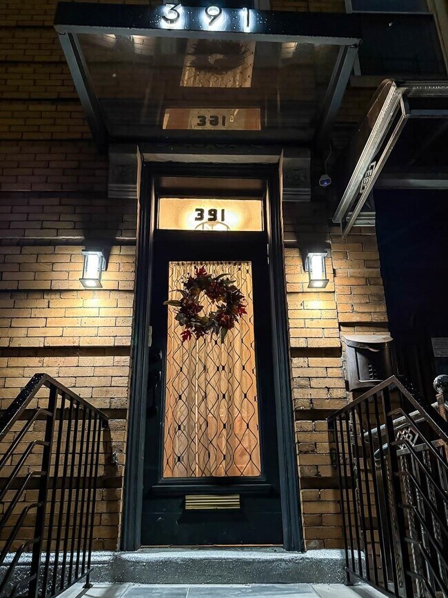 Building Photo - 391 Woodlawn Ave