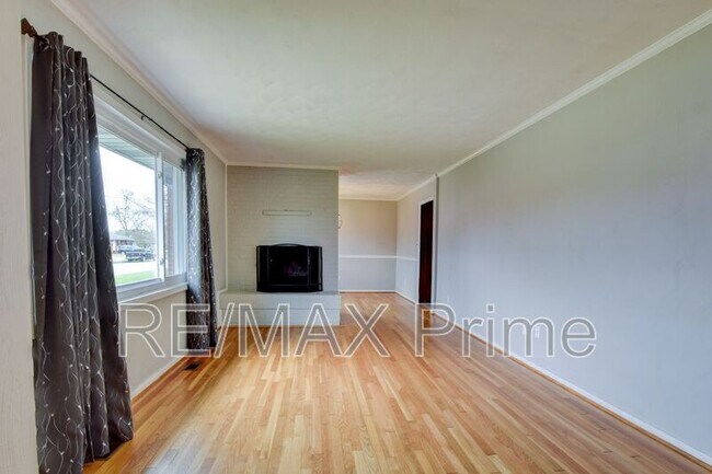 Building Photo - 609 Birch Dr