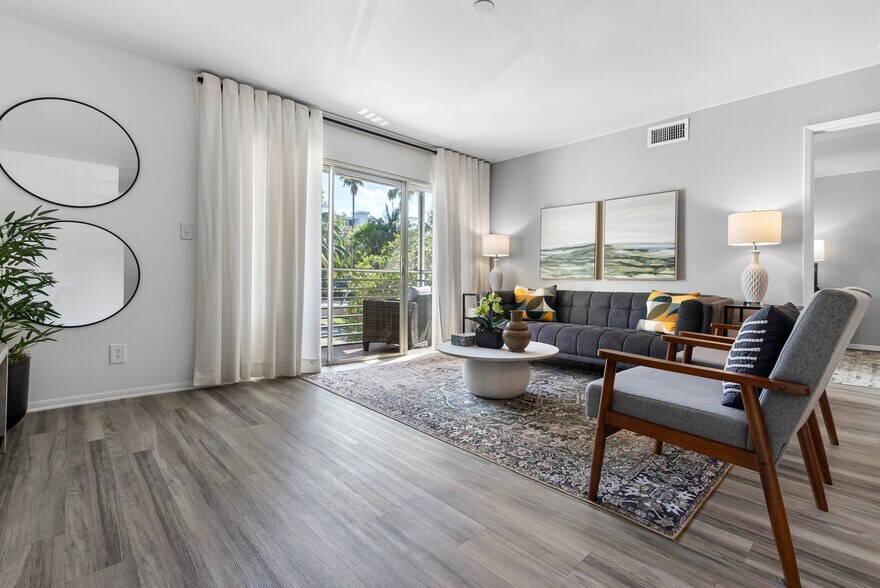 Building Photo - Breezes at Palm Aire