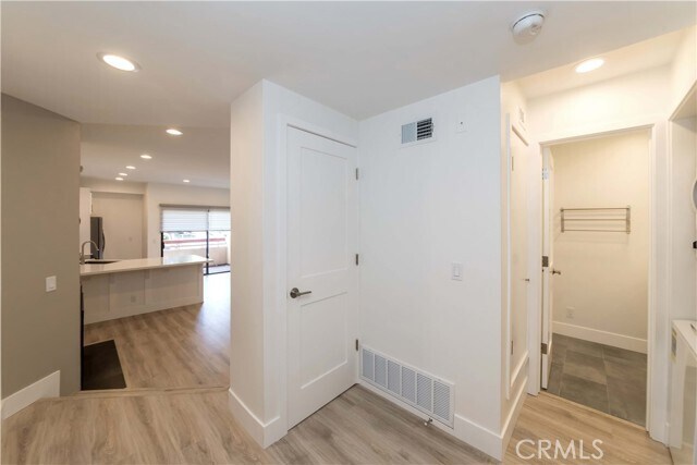 Building Photo - 941 W Carson St