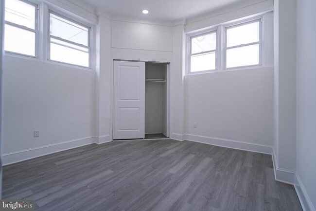 Building Photo - 2410 Wharton St