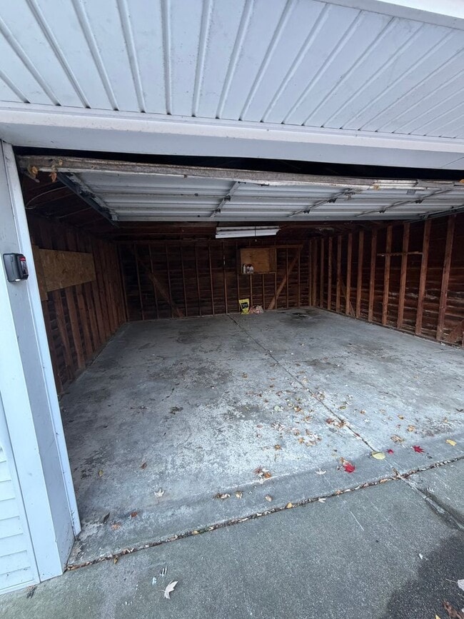 Building Photo - Charming Home in St. Clair Shores - PHOTOS COMING SOON