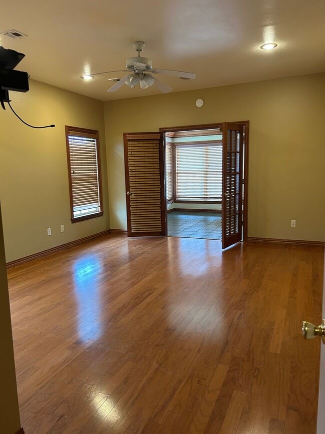 Building Photo - Spacious 3BR/3BA Home in Cave Springs with Pool