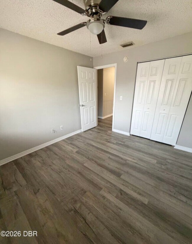 Building Photo - 2028 Oak Meadow Cir