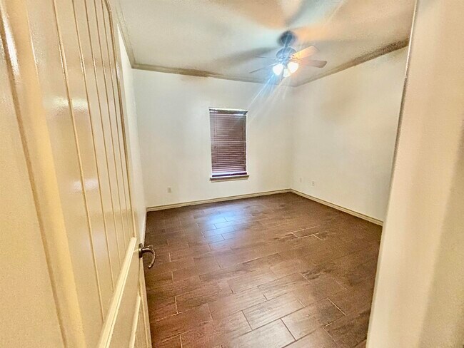 Building Photo - 8216 Casa Verde Rd