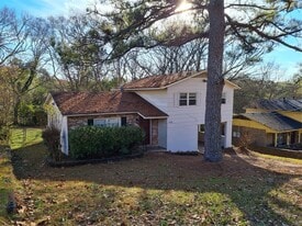 Building Photo - 1618 Midway St