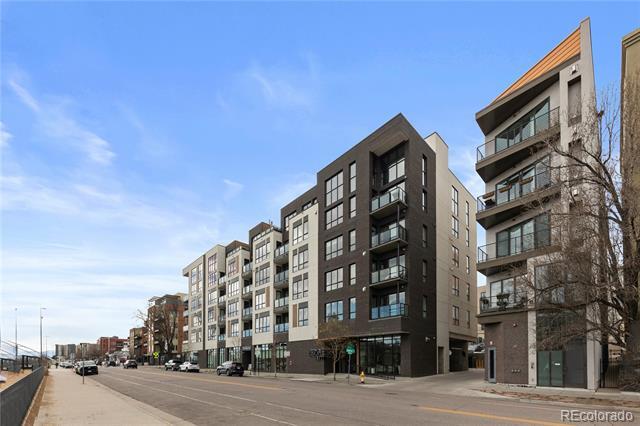 Building Photo - 1735 Central St