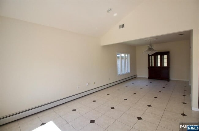 Building Photo - 499 Morse Ave