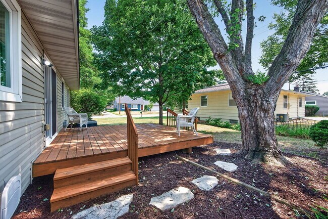 Building Photo - 2036 Coral Ln