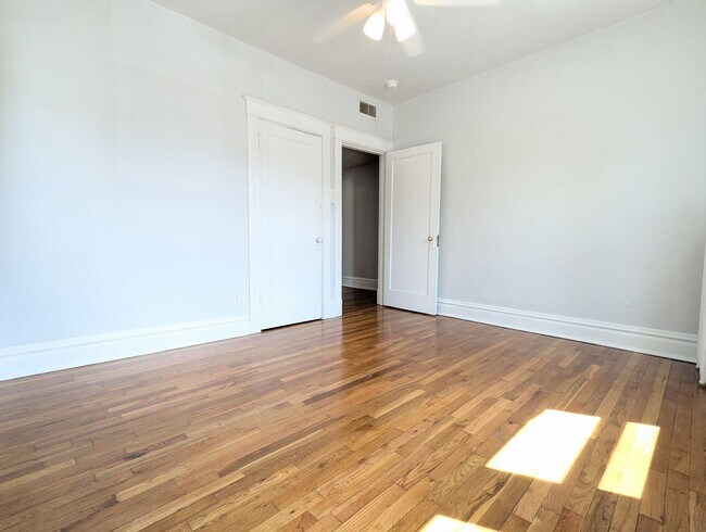 Building Photo - 6408 Alamo Ave
