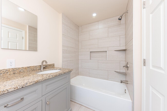 Building Photo - 1520 Traver Rd