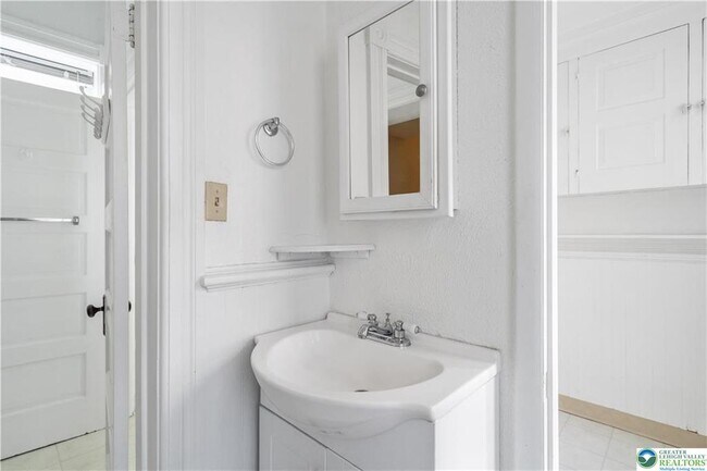 Building Photo - 426 Heckewelder Pl