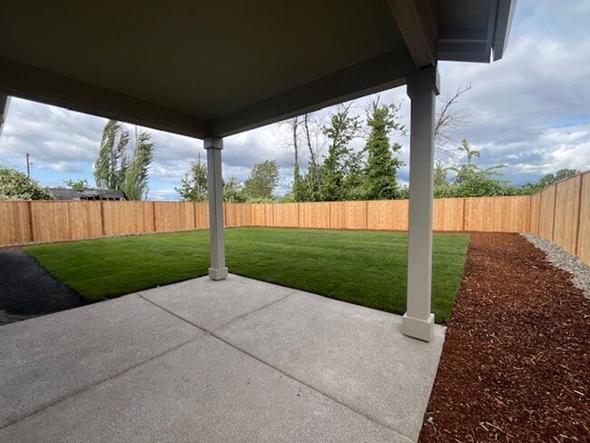 Building Photo - 3 Bedroom 2 Bath Silverton OR