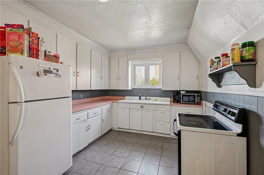 Building Photo - 436 S Main St