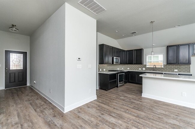 Building Photo - 527 Bridgestone Way