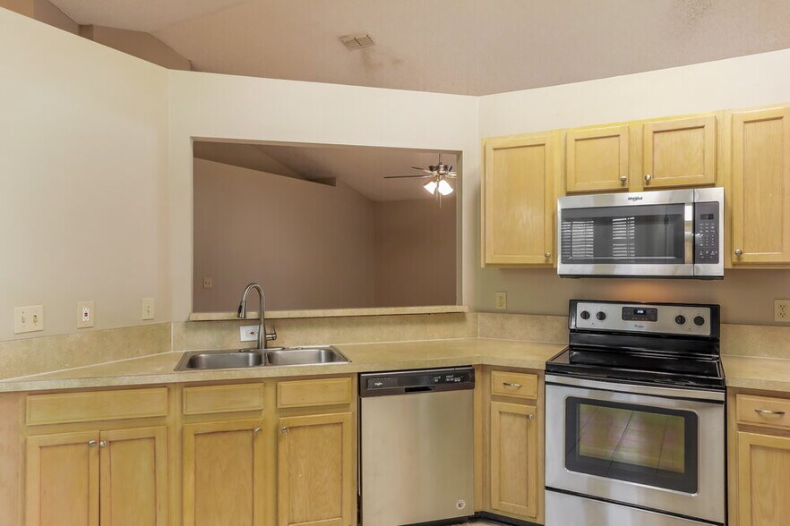 Building Photo - 2955 Waters View Cir