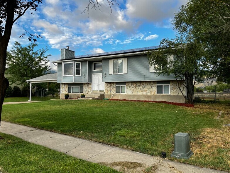 Building Photo - 1442 Willowbrook Dr