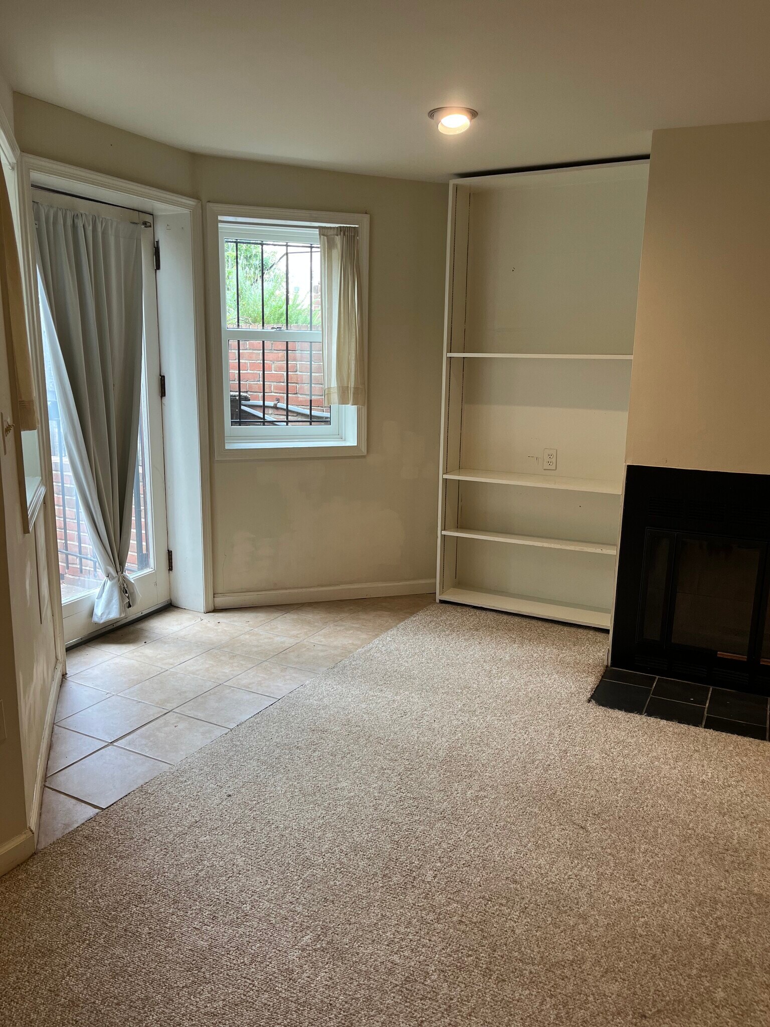 Building Photo - 504 E St NE