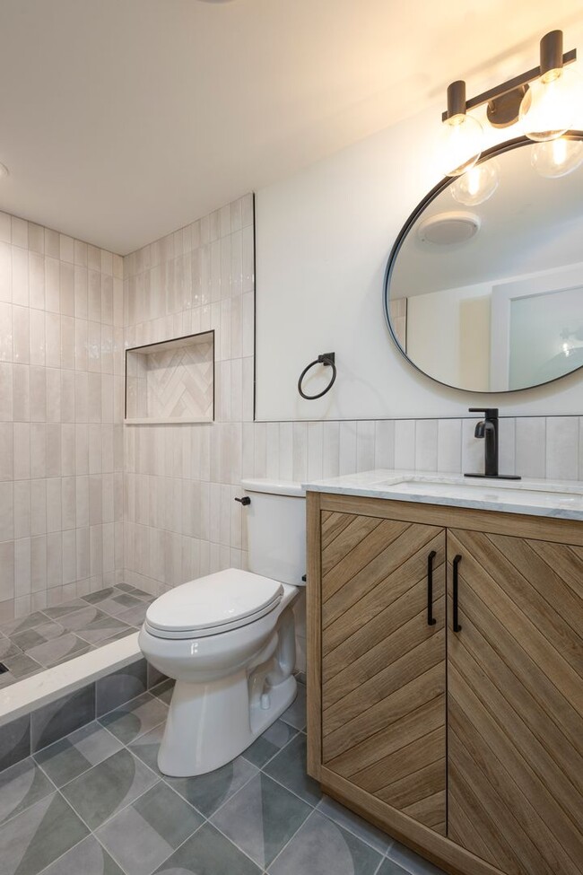 Building Photo - Your Next Home Awaits – Spacious & Beautiful Apartment in North Philadelphia!