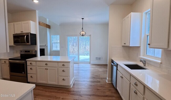 Building Photo - 745 Watervliet Shaker Rd