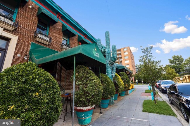 Building Photo - McLean Gardens 1,000 Sq Foot Loft Style Ap...