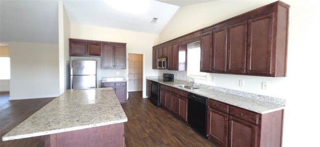 Building Photo - 2125 Savannah Dr