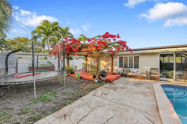 Building Photo - 5708 NW 24th St