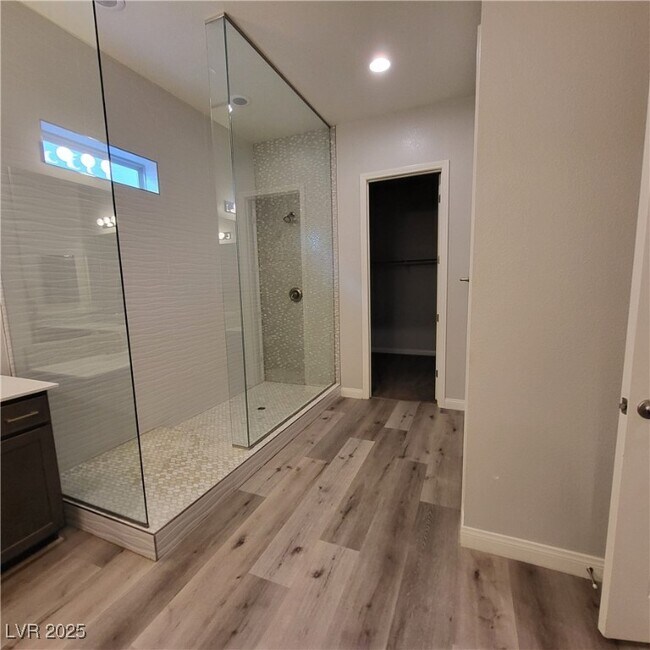 Building Photo - 365 Sapphire Rock Ave