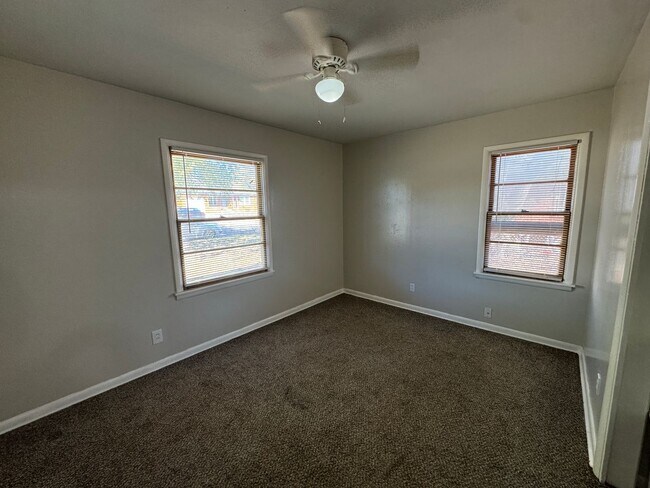 Building Photo - Spacious 3-Bedroom, 1-Bath Home with Garag...