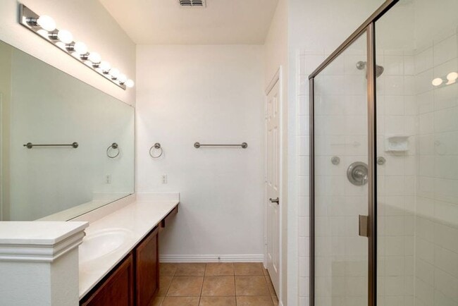 Building Photo - Townhome in Parker Estates!! READY for move in early June