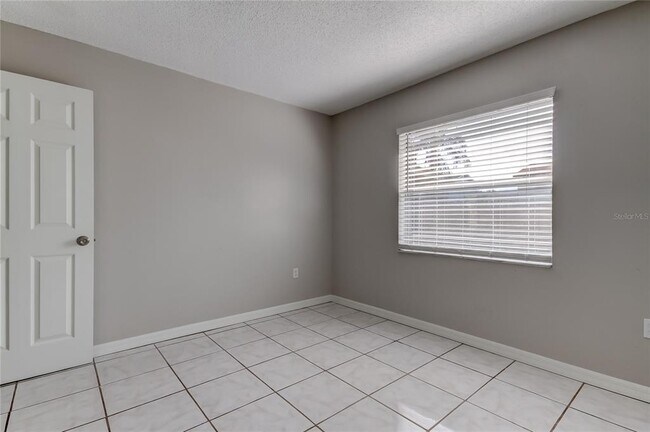 Building Photo - 1007 Pine Ridge Cir