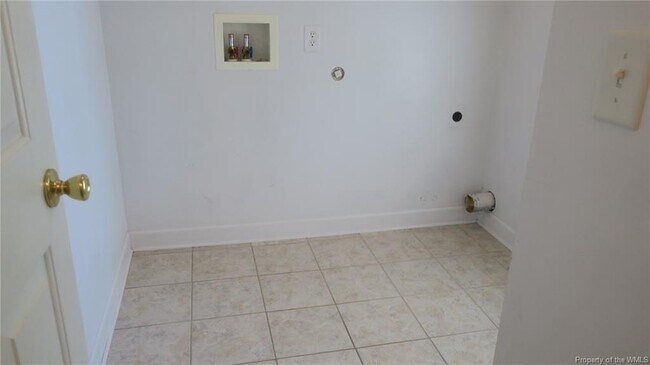 Building Photo - 128 Great Glen