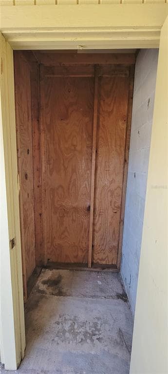 Building Photo - 9542 Lake Park Dr