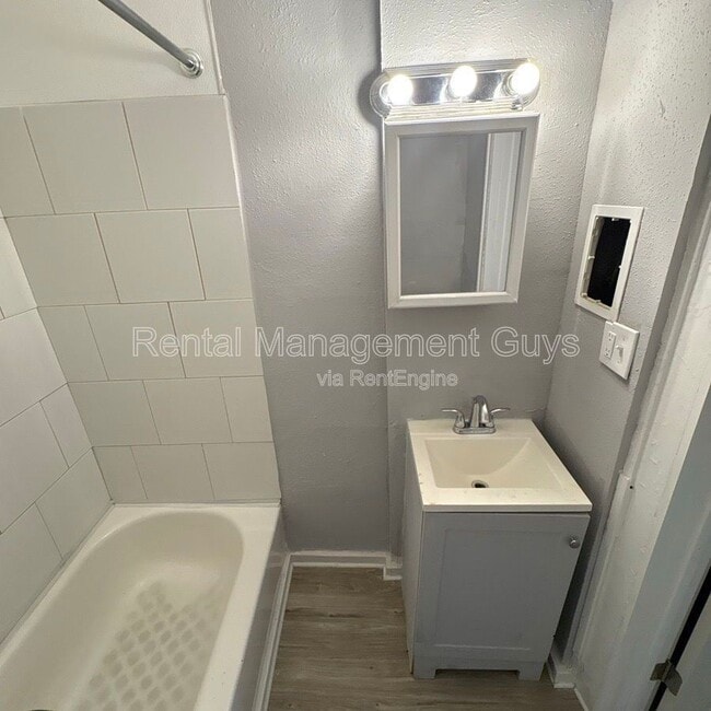 Building Photo - 4216 N Bryant Ave