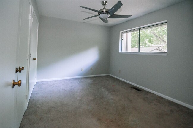 Building Photo - 3904 Wendy Ln
