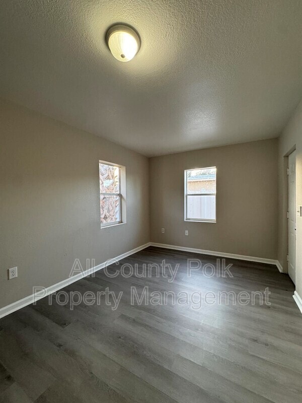 Building Photo - 1205 Ave F