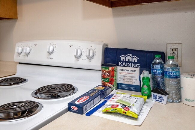 Building Photo - 2 Bedroom, Single-story Townhomes for rent...