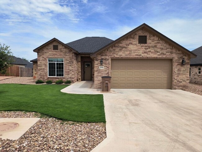 Primary Photo - Stunning and Spacious 3bed/2bath Home – Yo...
