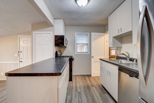 Building Photo - Charming 2BR/2BA Single Family Home!