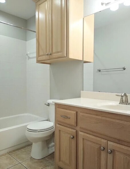 Building Photo - 4821 SE 41st St