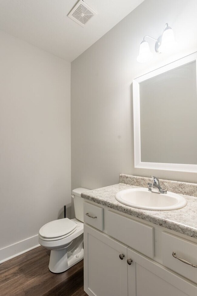 Building Photo - Summerton Beauty!  Ready for your family t...