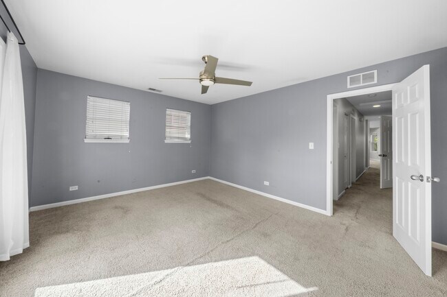Building Photo - 649 W Elm St