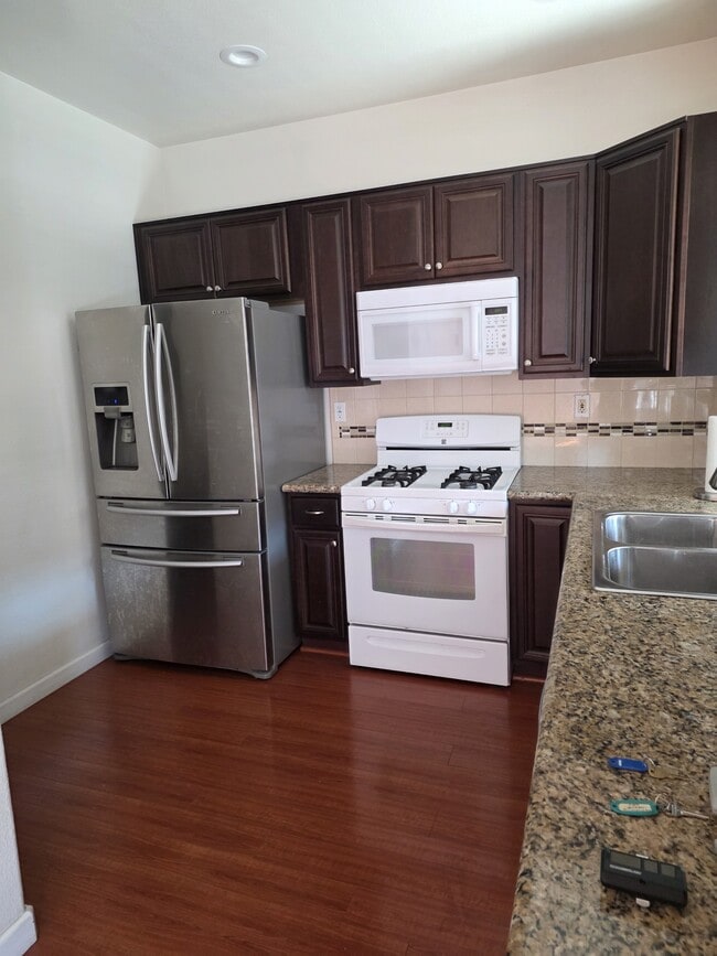 Building Photo - 10754 Westonhill Dr