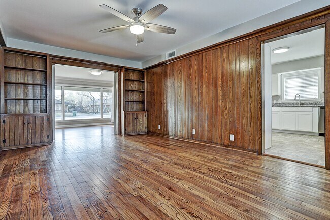 Building Photo - 4118 Drummond St