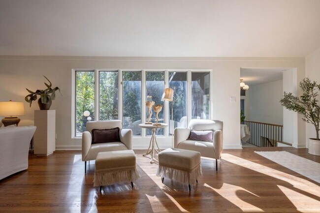 Building Photo - 922 Barton Woods Rd NE