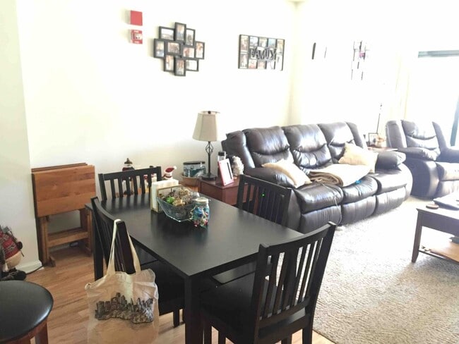 Building Photo - Live the Manayunk lifestyle you’ve been dr...