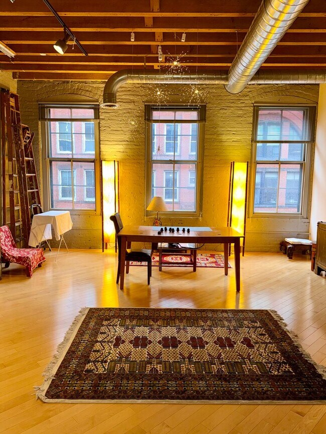 Building Photo - Beautifully 2-Bedroom Condo in Boston