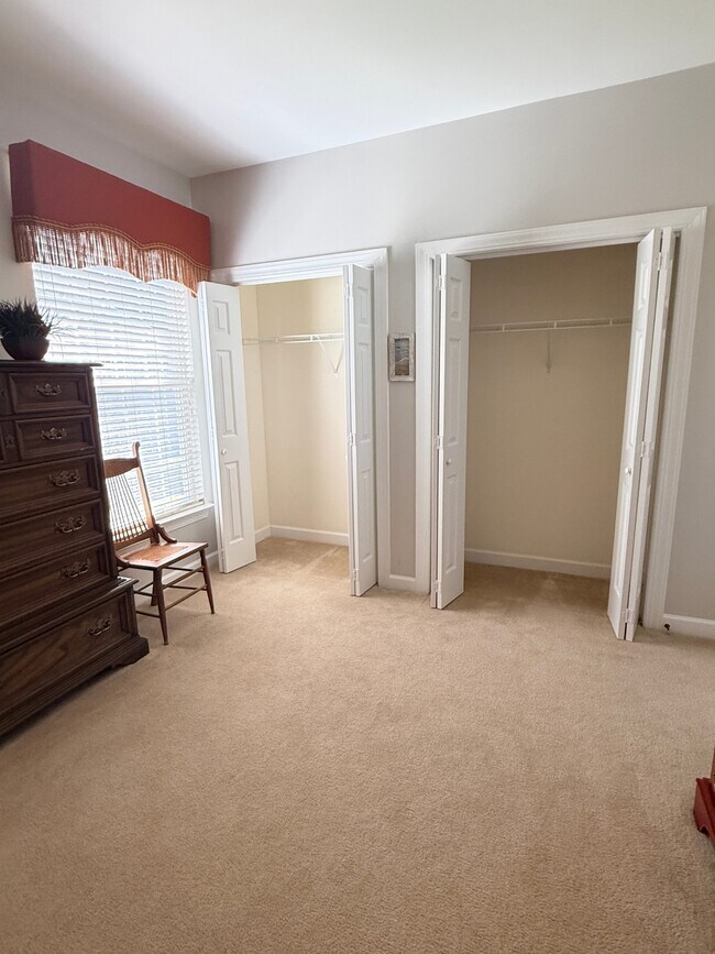 Building Photo - 1371 Hopton Cir