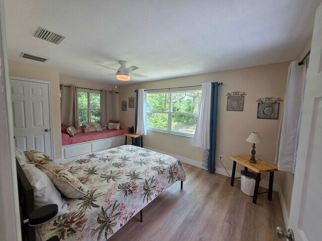 Building Photo - 3/2 Lake House