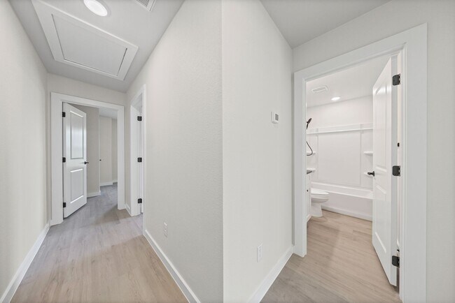 Building Photo - 1407 S 5th St